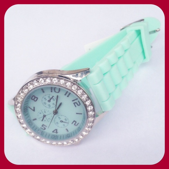 Green Silicone Watch - Picture 2 of 2